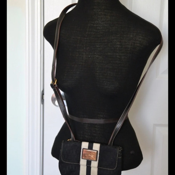 NWOT Tommy Hilfiger cross body bag - Picture 2 of 4